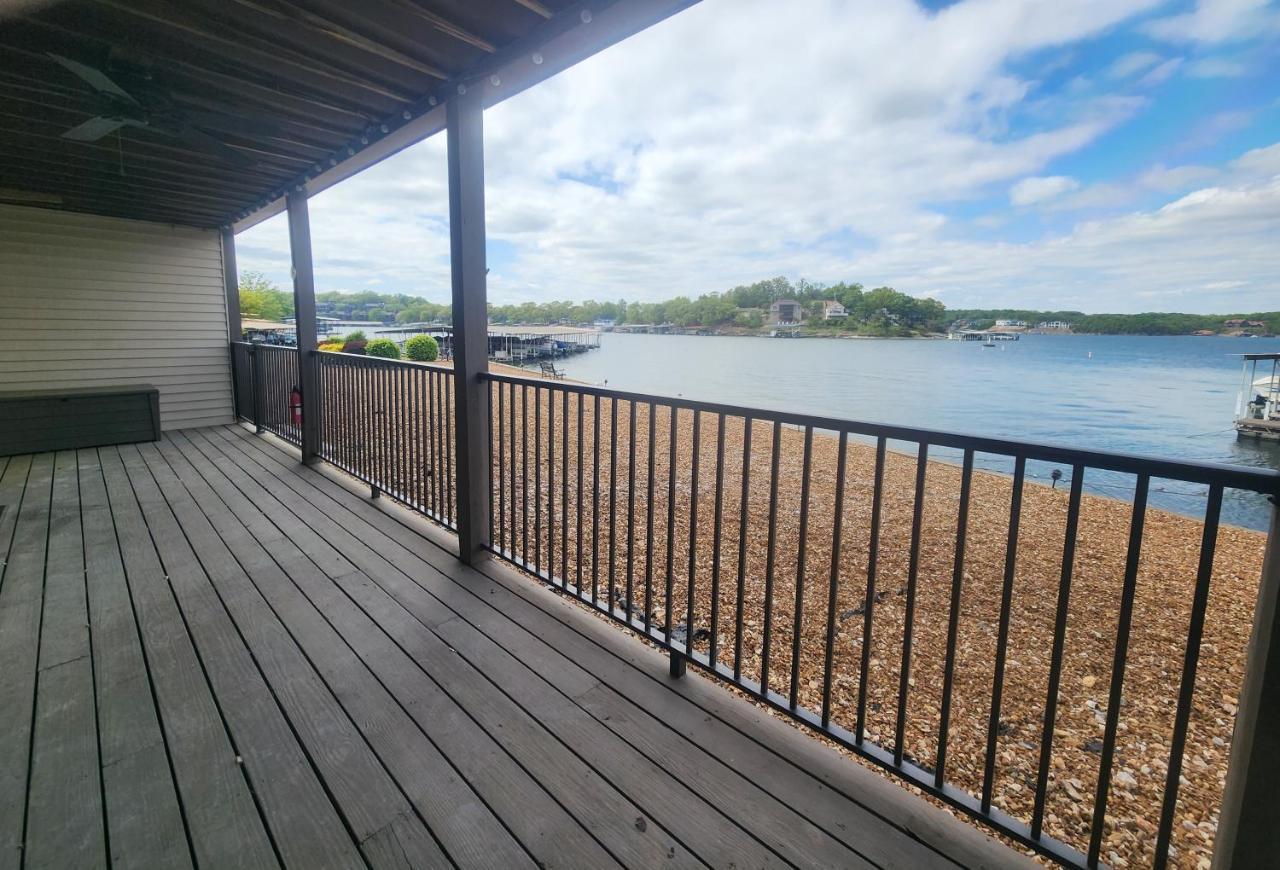 Lakefront Condo With A View Osage Beach Kültér fotó