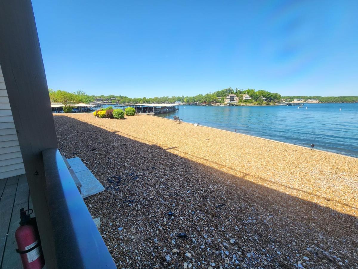 Lakefront Condo With A View Osage Beach Kültér fotó