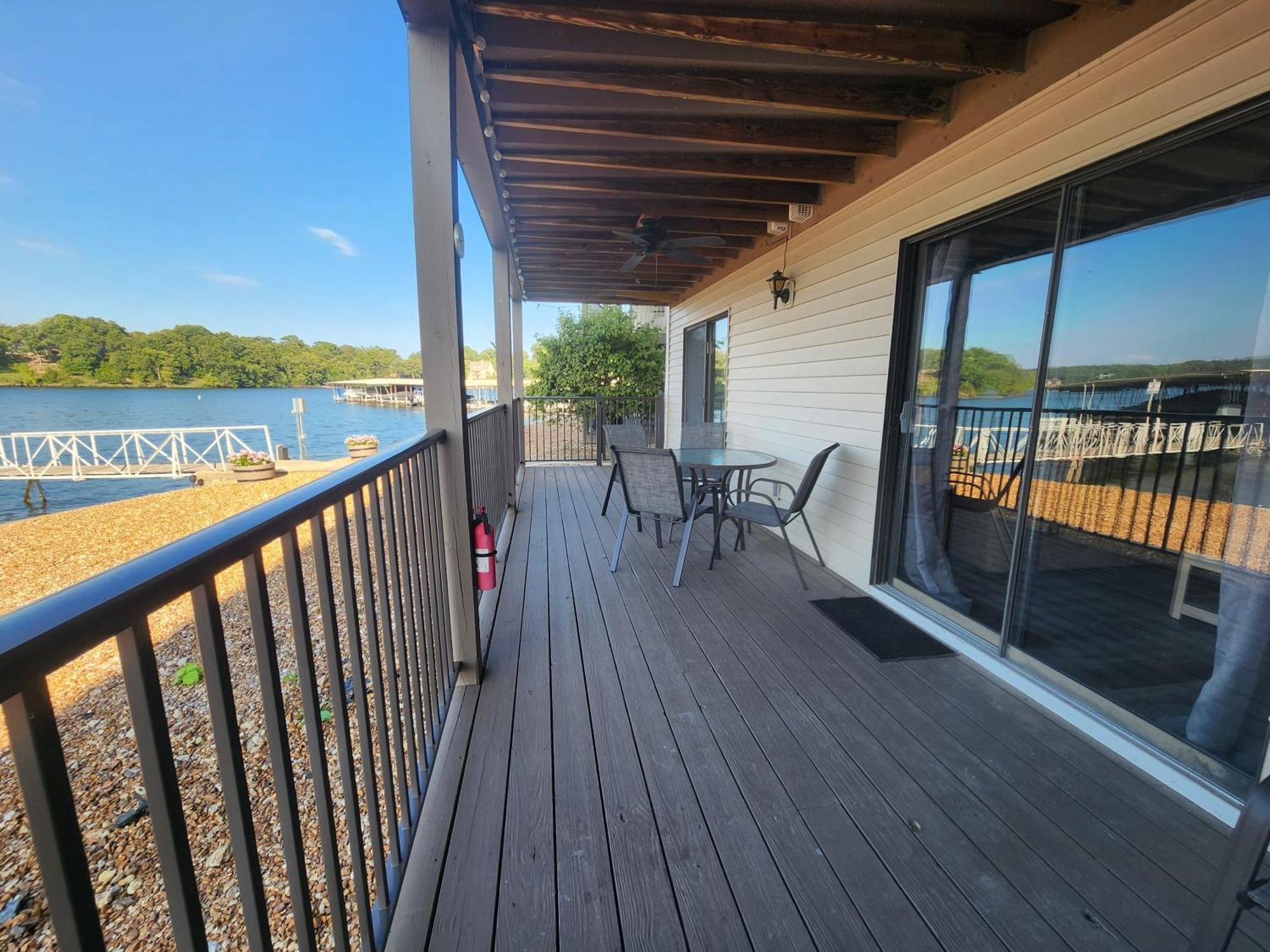 Lakefront Condo With A View Osage Beach Kültér fotó