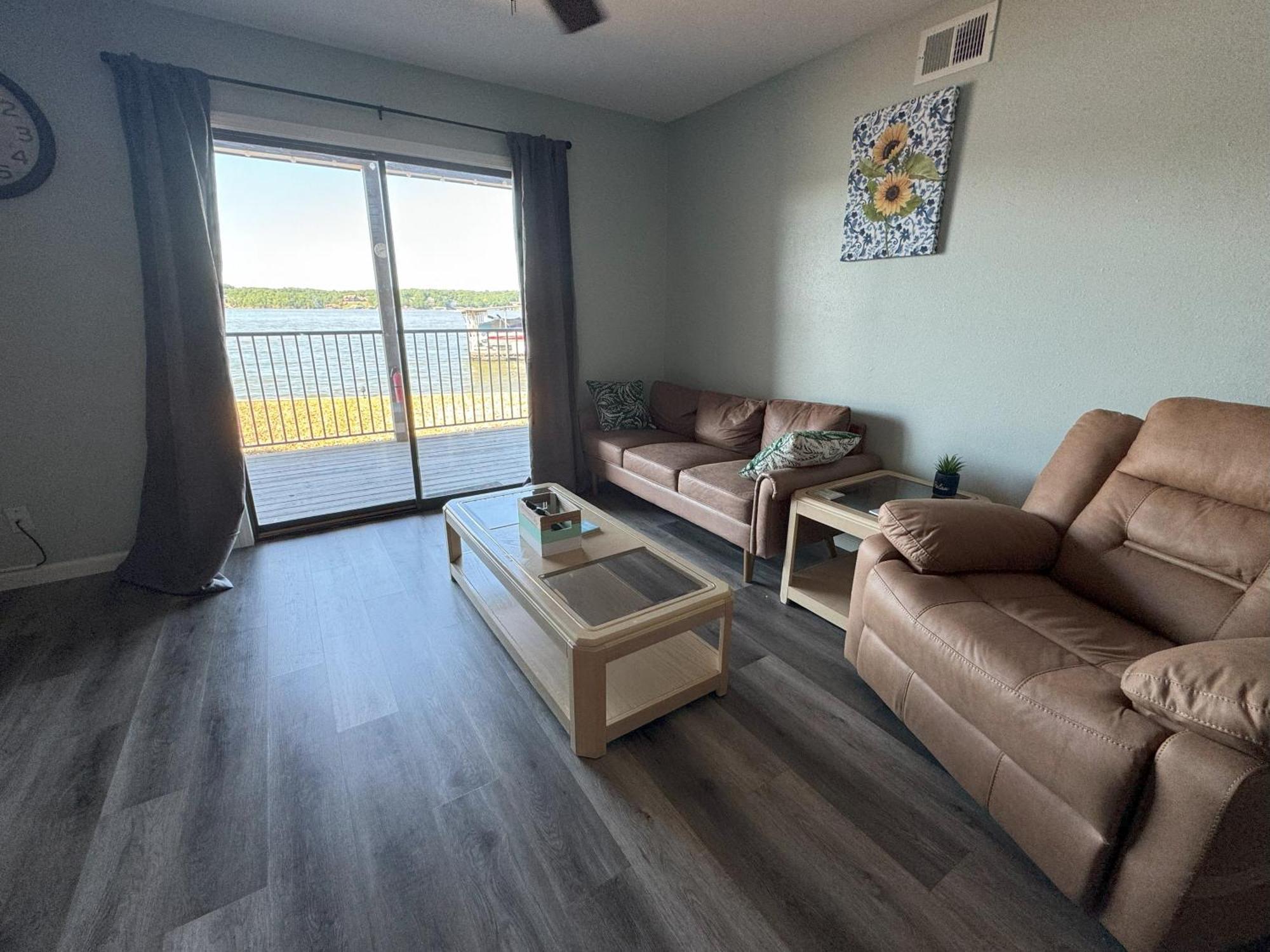 Lakefront Condo With A View Osage Beach Kültér fotó